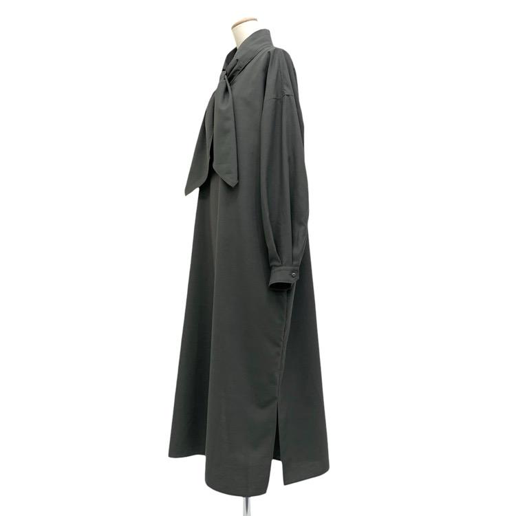 THE　RERACS ダークネイビーロングワンピース 2024AW THE RERACS ザ リラクス スカーフカラープルオーバー