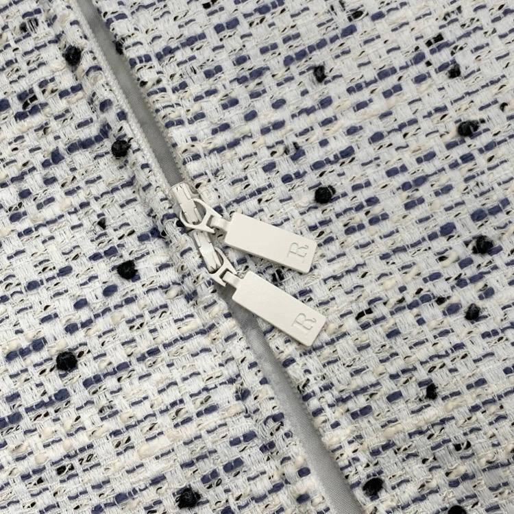 超特価⭐️Rene⭐️ルネ⭐️99,000円⭐️2025今季春夏⭐️ツイードワンピース 2025年 Rene ルネ 前立てフリル ツイードドレス リボンブローチ