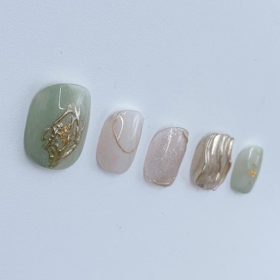ニュアンスネイルチップ 日本製 ピスタチオグリーン うねうね 金色  