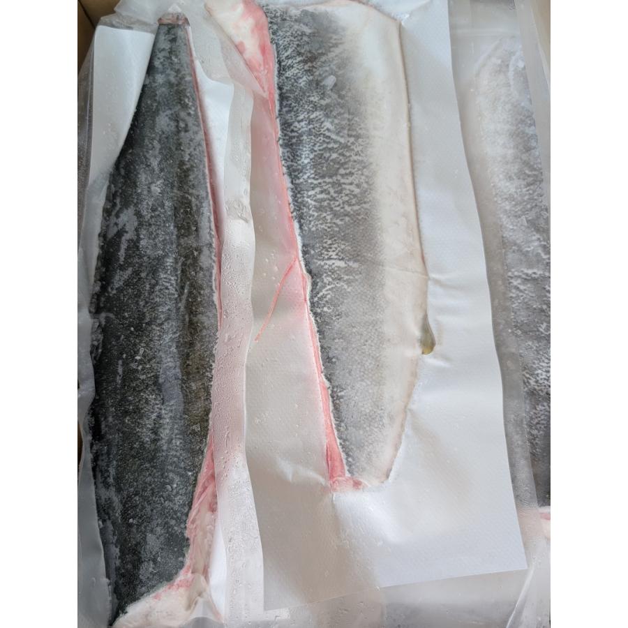 国産　養殖ブリロイン　約10kg(背腹セット) Kg4,300円税別　刺身用　冷凍　業務用　ヤヨイ |  | 01