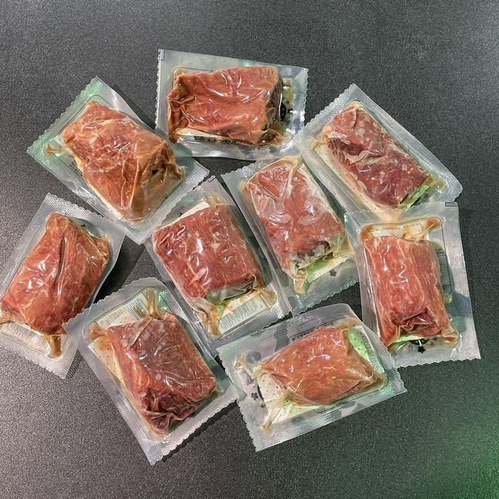 冷凍　馬刺し赤身　ヒレ　8Kg（800ｇ×10P）Kg5,800円（税別）※他にロース、ユッケ、中落、タテガミ、ハラミ、レバー、ハツ、馬トロ　業務用　ヤヨイ |  | 03