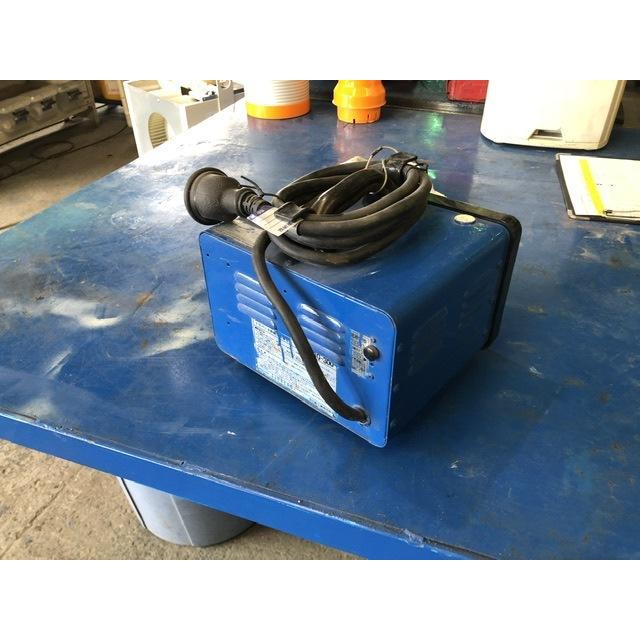 c3A【石東イサ050907(6)】変圧器 30アンペア 出力100/200V・入力100/200V 単相 TBO-300型 日動工業(大阪) 200V単相2本線 エアコン使用OK |  | 06
