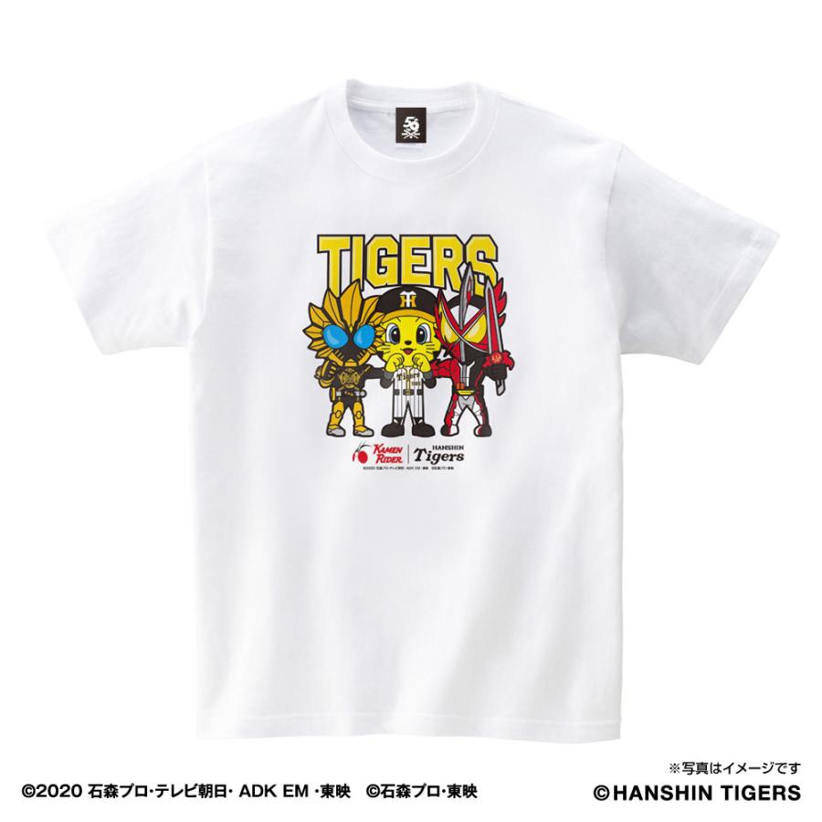 阪神タイガース×仮面ライダー　Tシャツ トラッキー 集合 仮面ライダーオーズ ラトラーターコンボ・セイバー　ホワイト｜89kingdom