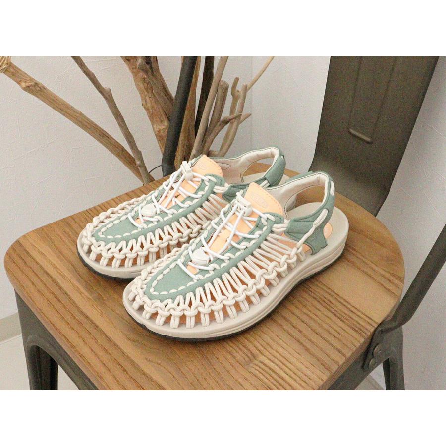 KEEN（キーン） ウィメンズ UNEEK ユニーク LILY PAD/PEACH FUZZ