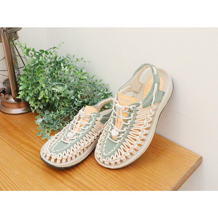 KEEN（キーン） ウィメンズ UNEEK ユニーク LILY PAD/PEACH FUZZ