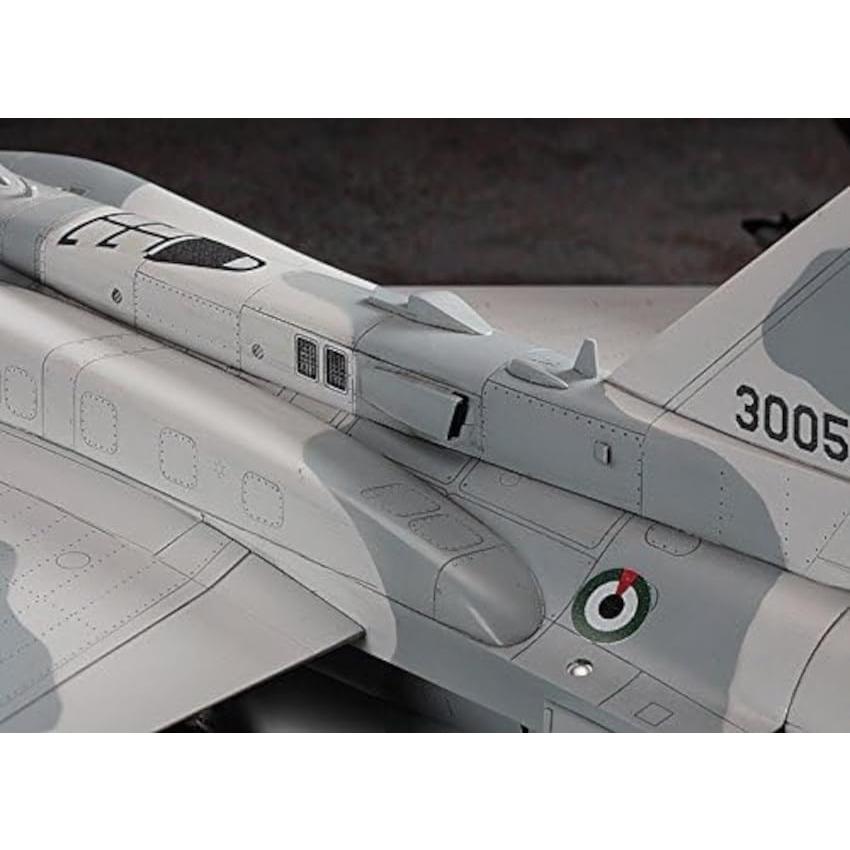 ハセガワ 1/48 UAE空軍 F-16F ブロック60 ファイティングファルコン プラモデル PT44｜968｜04