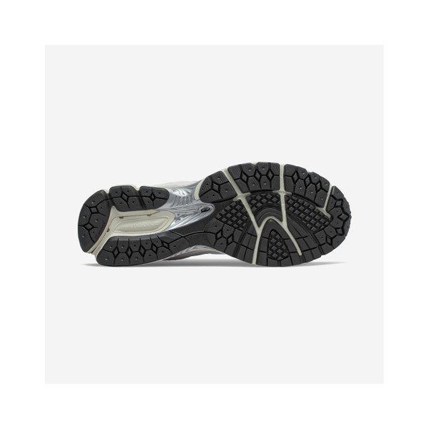 New Balance（ニューバランス） スニーカー 2002 ML2002RQ ホワイト