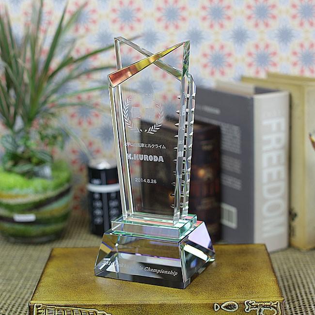 クリスタル トロフィー ホログラム Cr 2 サンドブラスト彫刻付 表彰式スポーツ大会記念品 優勝トロフィー 卒団記念品 先生への記念品 卒業記念品 Torofee Foroguramu アトリエkana ヤフー店 通販 Yahoo ショッピング