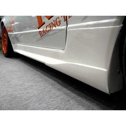 ショーリン SHORIN」スカイライン（BNR32）GT-R用サイドステップ（塗装
