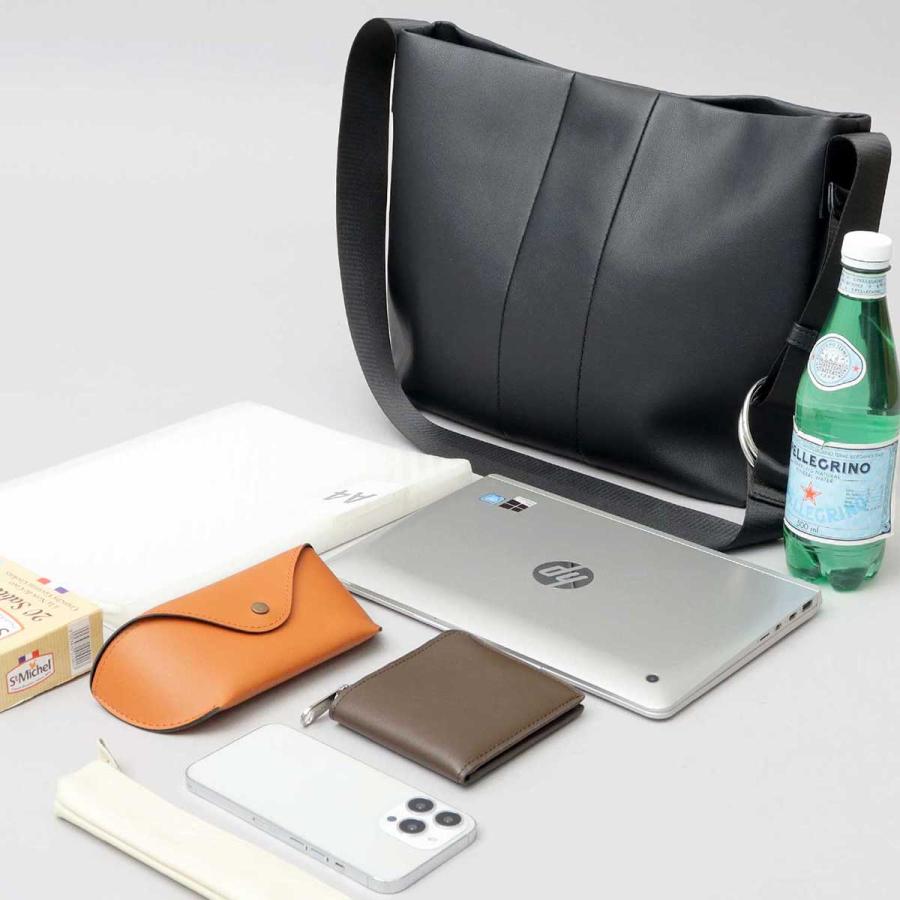 ショルダーバッグ メンズ レディース ショルダー バッグ 斜めがけ レザー 革 牛床革 a4 マグネット仕様 無地 マット レジスタ REGiSTA 父の日 ギフト