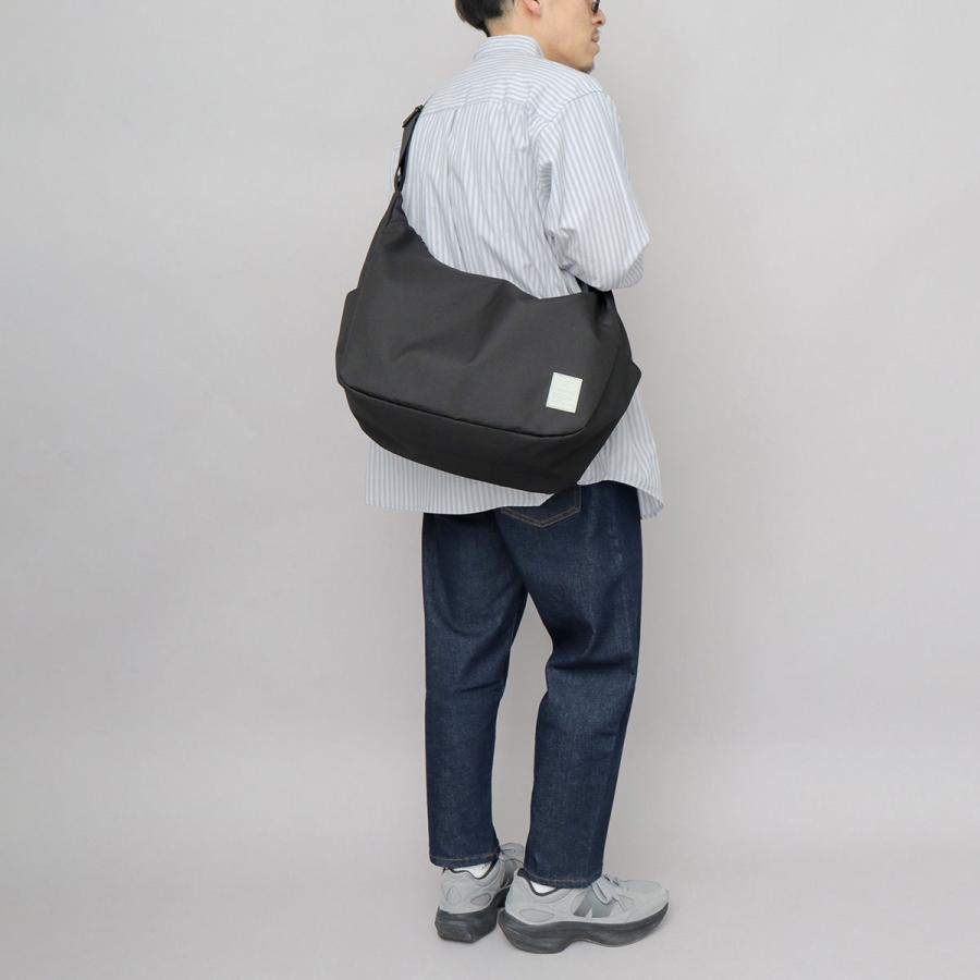 KANGOL カンゴール ショルダーバッグ メンズ レディース 斜めがけ バッグ A4 通勤 通学 ラバータグ ロゴ 舟形 バナナ型 黒 ブラック ギフト | KANGOL | 15