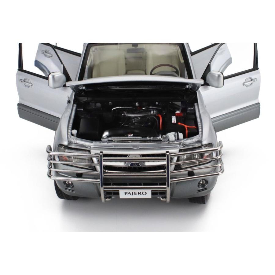 SunStar（おもちゃ） ミニカー 1/18 三菱 パジェロ SUN-STAR