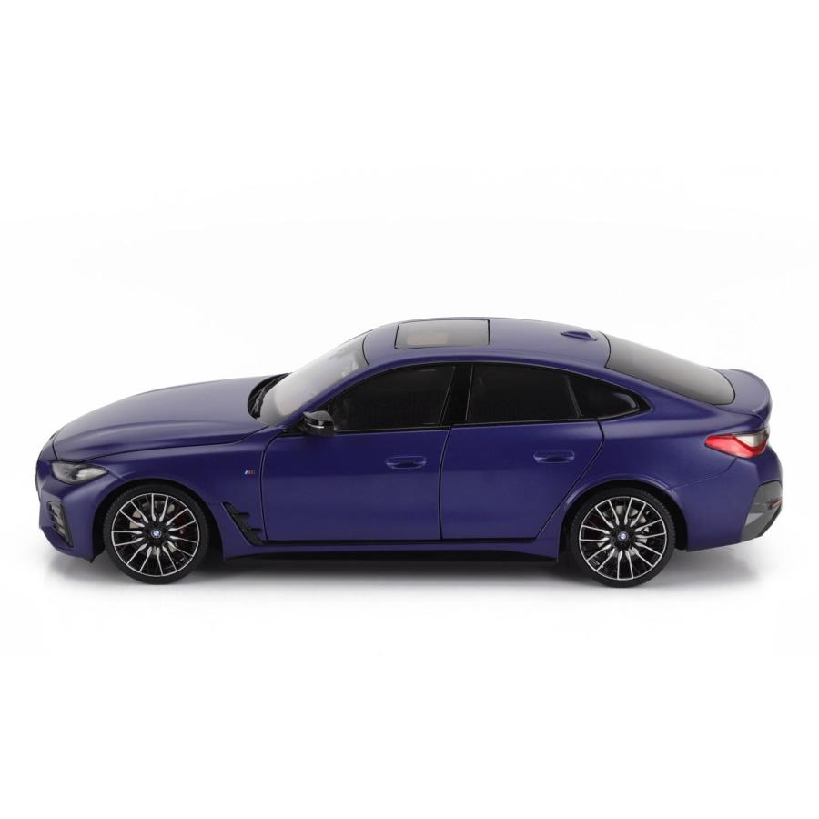 【未使用品】ミニカー 1/18 BMW 4シリーズ i4 M50 (G26) 1/18 BMW 4 Series i4 M50 (G26) 2022 Blue Resin Model Car by