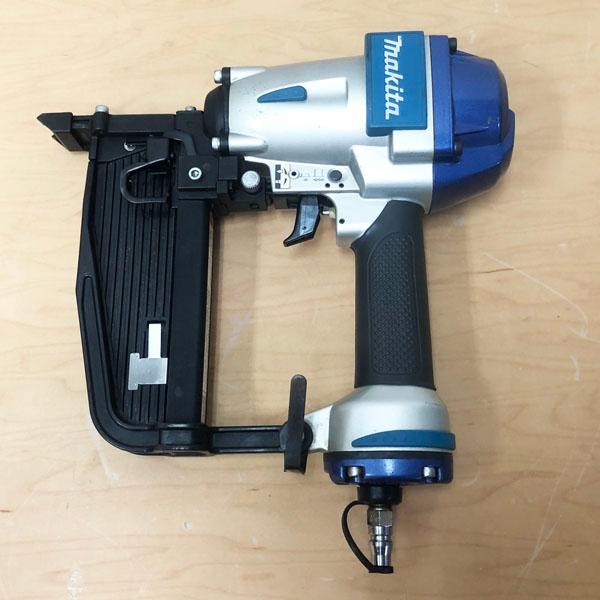 マキタmakita 11.3ﾐﾘ フローリング用エアタッカ AT1150B 常圧 マキタ/makita 11.3mm フローリング用エアタッカー 常圧 一般圧