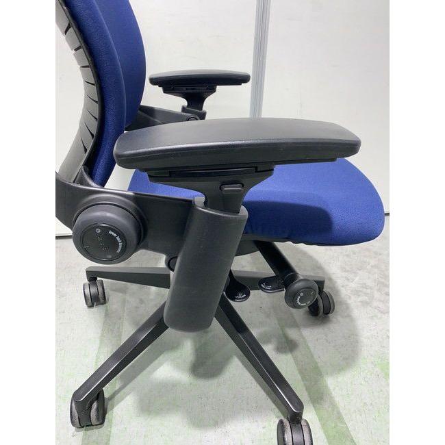 □中古品□ スチールケース 肘付リープチェア LEAP-10100 V2シリーズ 