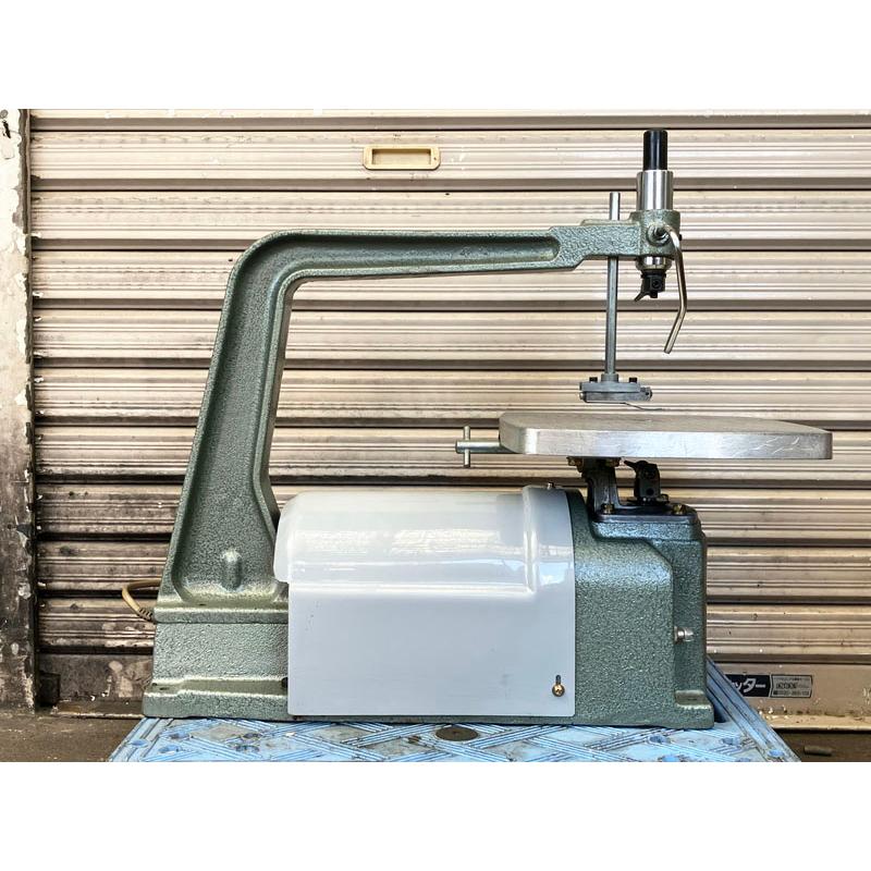 旭工機 糸のこ盤　傾斜テーブル SCROLA 800 動作確認済み 100V 木工機械 スーパー万能糸鋸盤 切断機 分解整備済】旭工機 スーパー万能糸鋸盤 A-100 / 糸のこ盤 ○68724