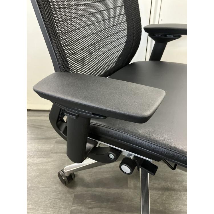 店舗同時販売中】Steelcase/スチールケース 肘付ハイバックチェア