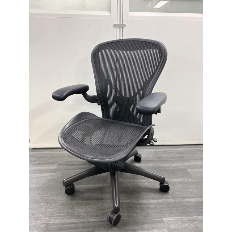 yw ハーマンミラー　アーロンチェア　中古品　Bサイズ　ダイヤル可動肘　ブラック □中古品□ ハーマンミラー 可動肘付アーロンチェア Bサイズ