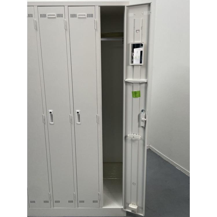 ライオン スチールロッカー 4人用 更衣室 オフィス シリンダー錠 ホワイト 幅900×奥行515×高さ1790mm (中古品)の画像