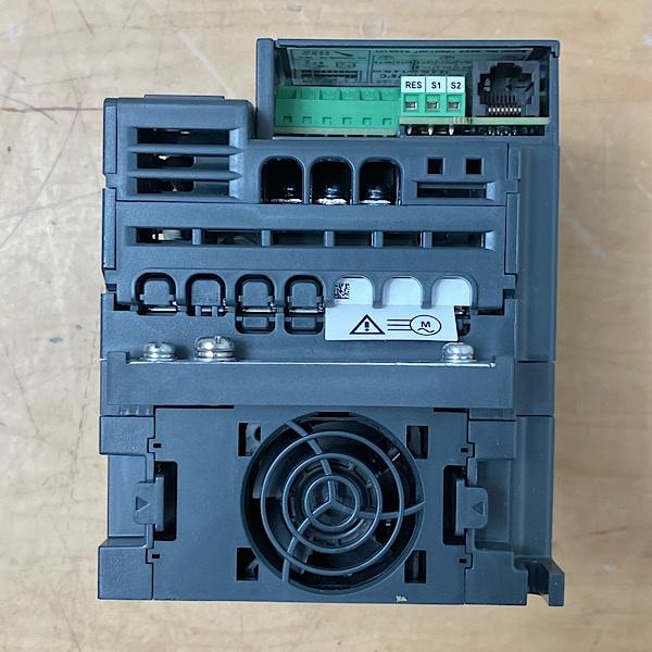 未使用】TOSHIBA/東芝 インバータ VFS15-2015PM 三相 200V 1.5kW