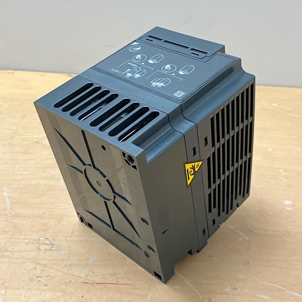 未使用】TOSHIBA/東芝 インバータ VFS15-2015PM 三相 200V 1.5kW