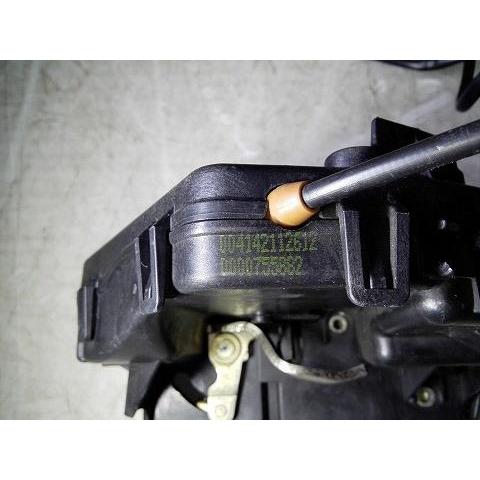 ベンツ Cクラス GF-203045 右リアドアロックソレノイド