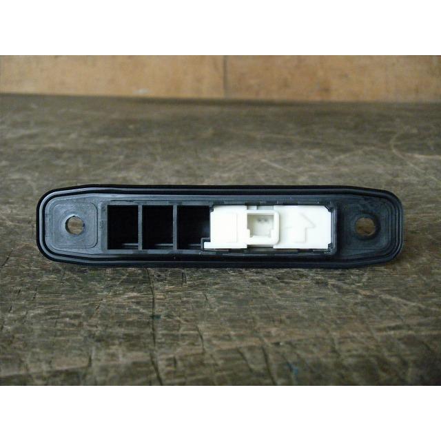 カムリ DAA-AVV50 電磁式トランクオープナー 純正品番84840-28030 管理