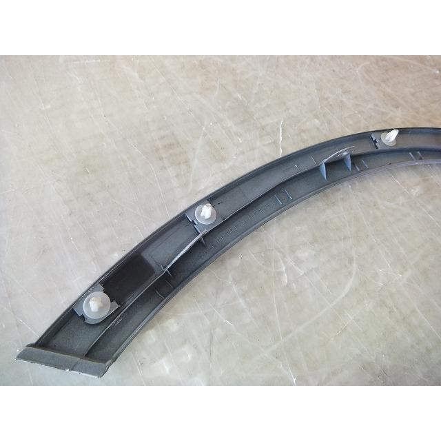 ジムニー TA-JB23W 左リアフェンダーアーチモール 純正品番77540-81AA0
