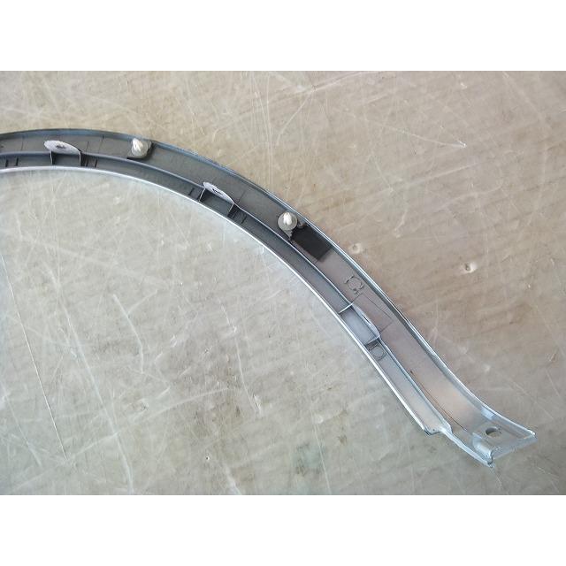 ジムニー TA-JB23W 左リアフェンダーアーチモール 純正品番77540-81AA0