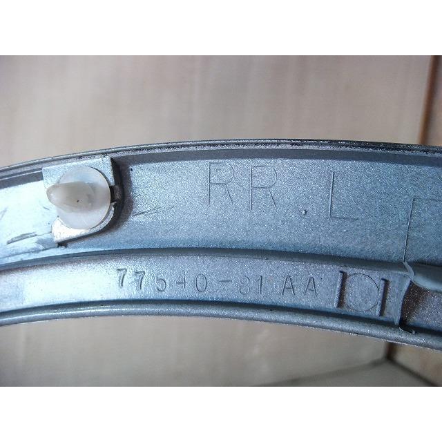 ジムニー TA-JB23W 左リアフェンダーアーチモール 純正品番77540-81AA0