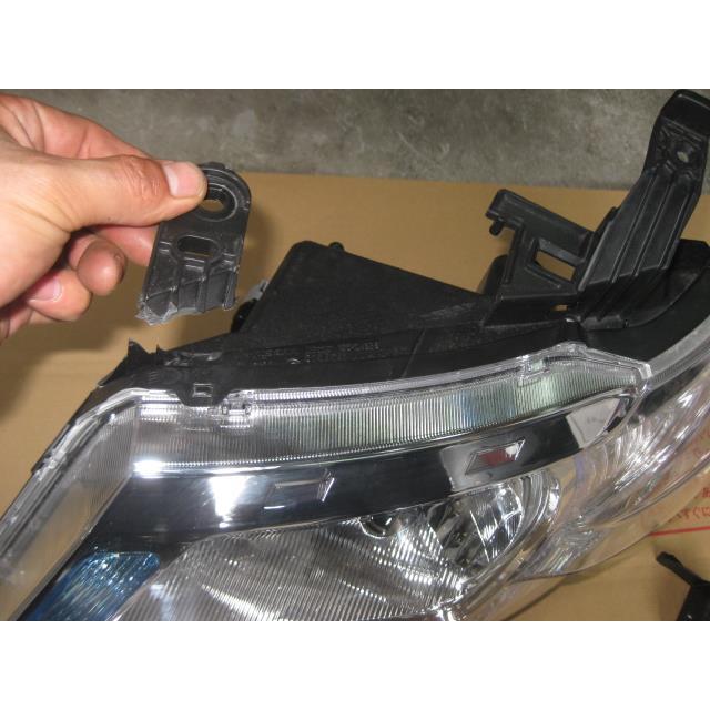 割れあり大傷 日産セレナ C25 前期　ヘッドライト 左右 割れあり大傷 日産セレナ C25 前期 ヘッドライト 左右
