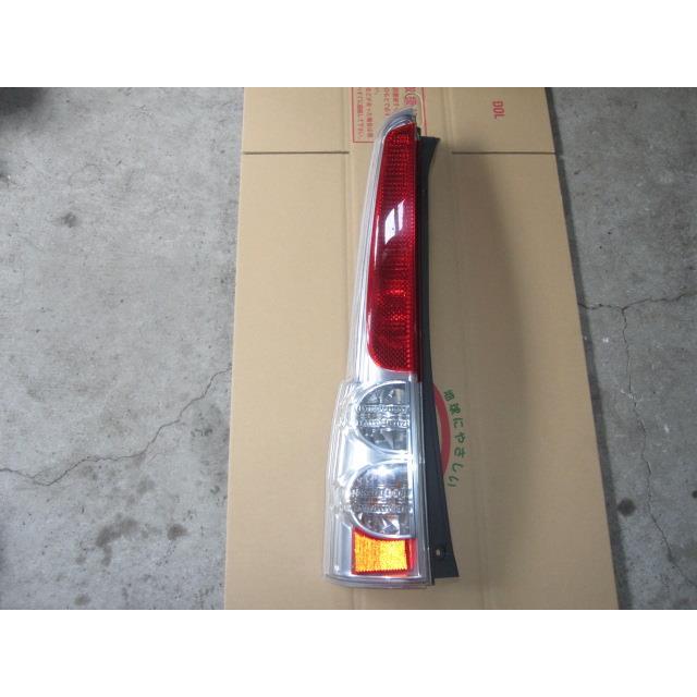 ステラ DBA-RN1 左テールランプ ストップランプ ブレーキランプ 純正