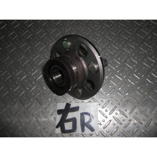 ライフ UA-JB5 右リアハブ 純正品番42200-SFA-N51 管理番号U4039