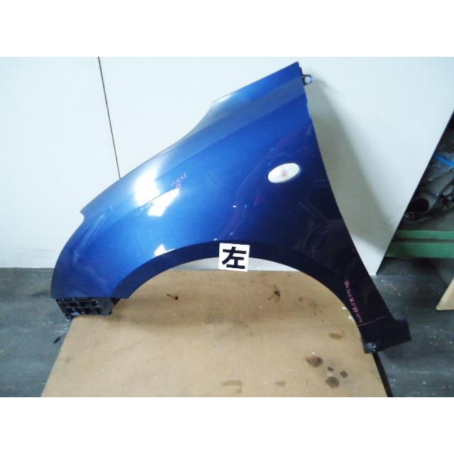 スイフト DBA-ZC11S 左フロントフェンダー カラー番号Z2U キャッツアイ 