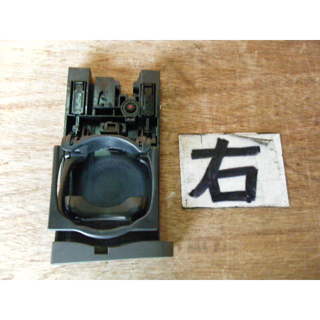 タント DBA-L375S 右ドリンクホルダー 純正品番55618-B2170-E1 管理