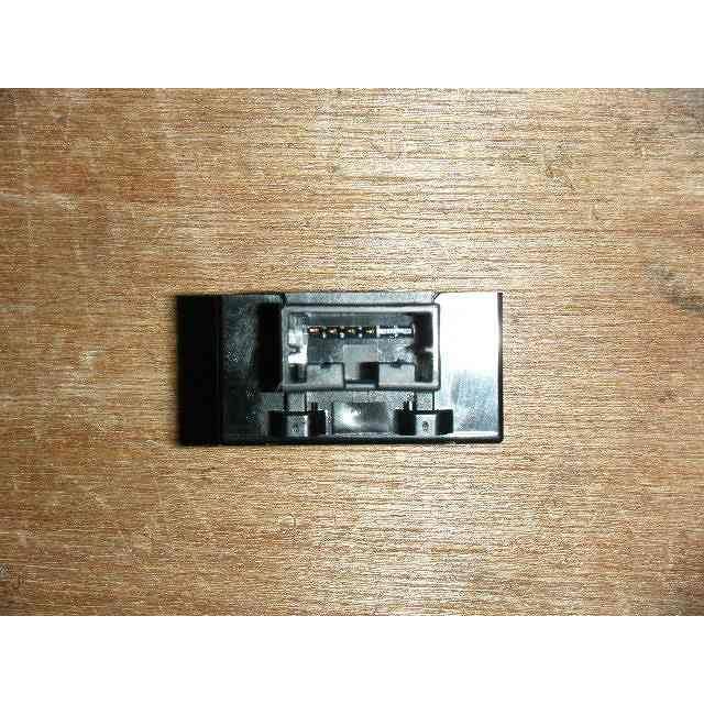 フーガ DBA-Y50 VDCスイッチ 純正品番25145-EJ70A 管理番号X1930