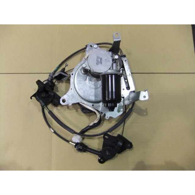 MPV TA-LW3W 左パワースライドドアモーター 純正品番LD52-73-3LXB 管理