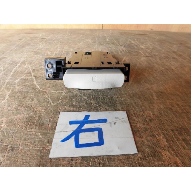 ミラ（ダイハツ） ミラココア DBA-L675S 右ドリンクホルダー 純正品番