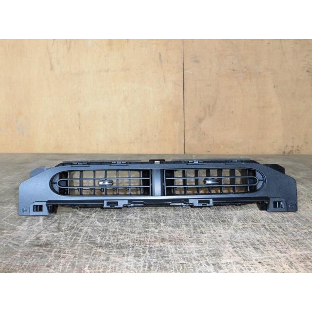 アクア DAA-NHP10 センターエアコン吹き出し口 純正品番55670