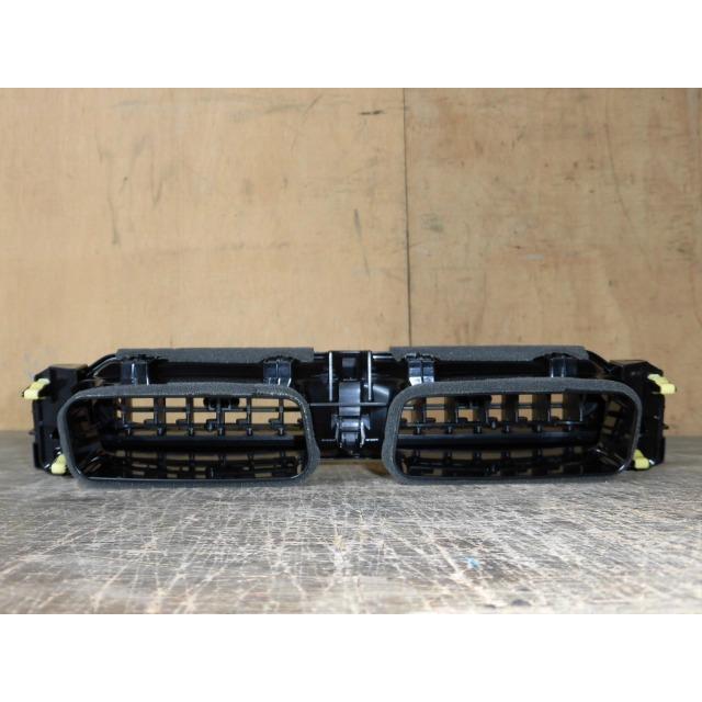アクア DAA-NHP10 センターエアコン吹き出し口 純正品番55670