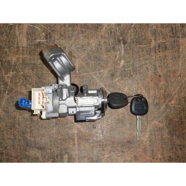 レジアスエース QDF-KDH201V イグニッションスイッチ 純正品番45020