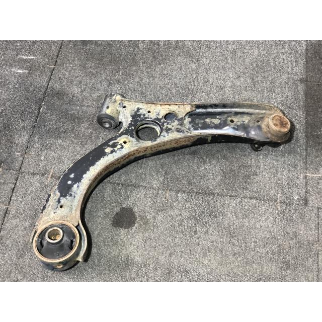 タント DBA-L375S 左フロントロアアーム 純正品番48069-B2040 管理番号