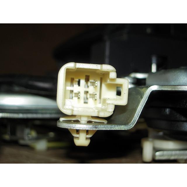 ヴォクシー DBA-ZRR70W 左スライドドアロックソレノイド