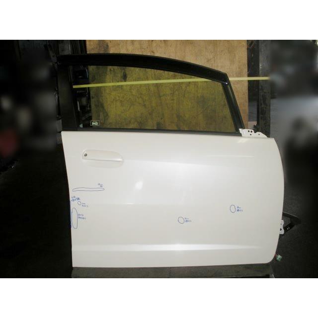フィットシャトル DAA-GP2 右フロントドア カラー番号NH624P