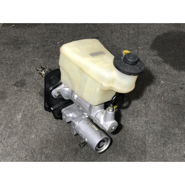 クラウンマジェスタ DBA-URS206 マスターシリンダー 純正品番47201