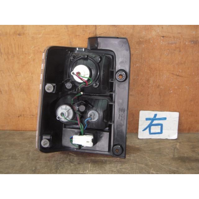 ムーヴ ムーヴコンテ DBA-L575S 右テールランプ ブレーキランプ