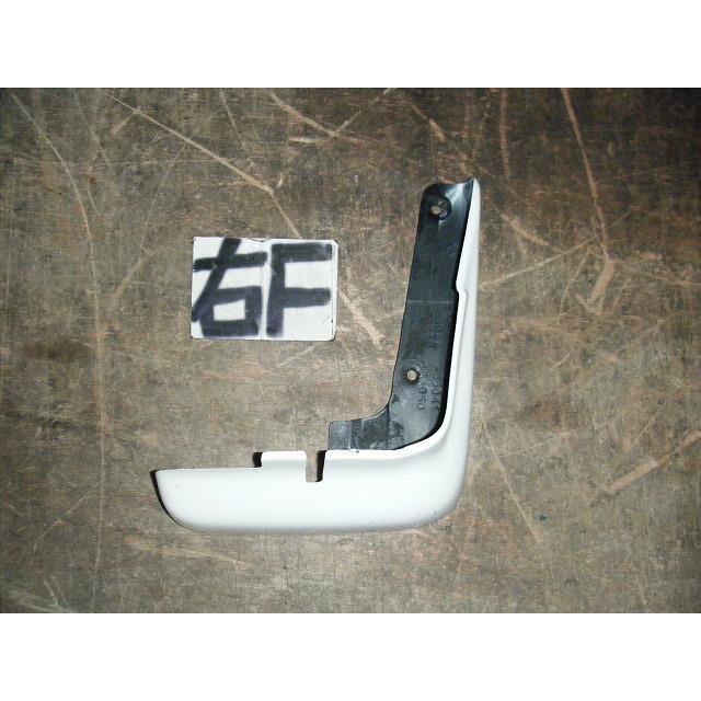 アルテッツァ TA-GXE10 右フロントマッドガード カラー番号040