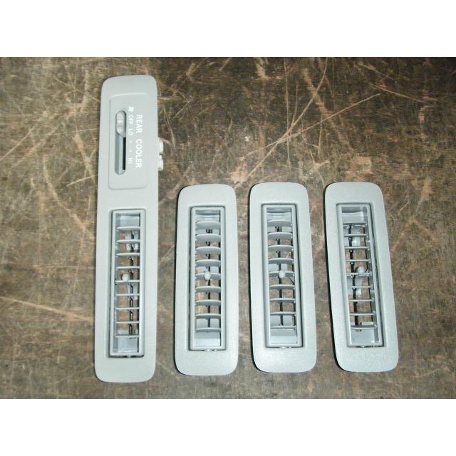 ヴォクシー DBA-AZR60G エアコン吹き出し口 純正品番63610-28010 ヴォクシー DBA-AZR60G エアコン吹き出し口 純正品番63610-28010
