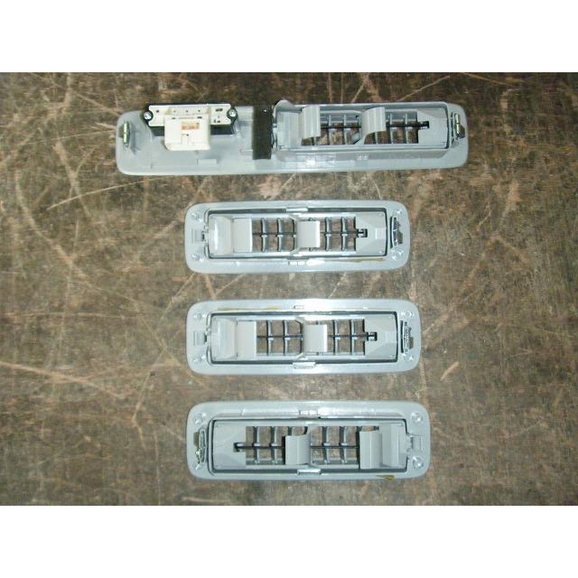 ヴォクシー DBA-AZR60G エアコン吹き出し口 純正品番63610-28010 ヴォクシー DBA-AZR60G エアコン吹き出し口 純正品番63610-28010
