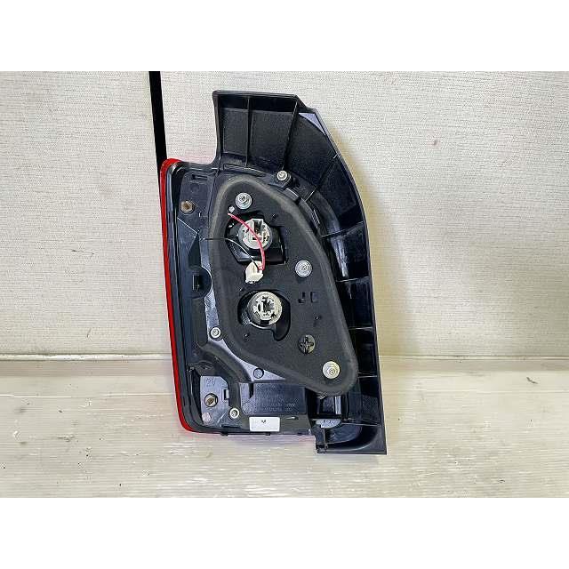 N-ONE DBA-JG1 右テールランプ ブレーキランプ ストップランプ 純正
